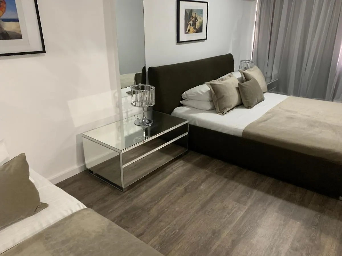 Pasithea Family Apartment Larnaca Hostel